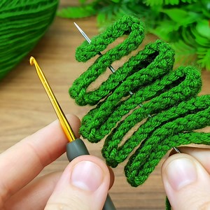 293K views · 1.4K reactions | These miniature new year trees turned out great! A very beautiful Christmas ornament is waiting for you #crochet #knitting | Fashion World | Facebook