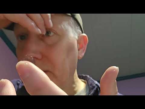 How to put in and take out your contact lenses