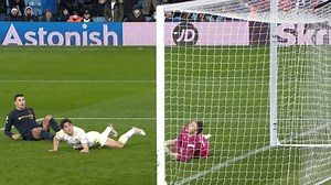 🙌 "What a save... OH, IT'S GONE IN!" | Leeds United