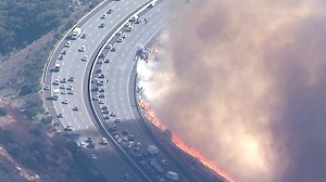 Simi Valley fire: New blaze breaks out along 118 Freeway in Santa Susana Pass