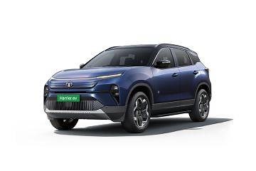 Tata Harrier EV vs Toyota Innova Crysta Compare Prices, Specs, Features @ ZigWheels