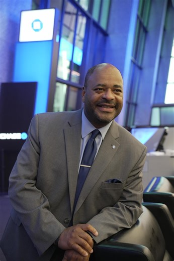 Chase | Stay one step ahead of scammers — check out these quick tips to protect yourself from fraud.💡🔒 | Instagram