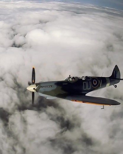 𝐇𝐨𝐰 𝟐𝟓 𝐌𝐢𝐧𝐬 𝐂𝐚𝐧 𝐂𝐡𝐚𝐧𝐠𝐞 𝐘𝐨𝐮𝐫 𝐋𝐢𝐟𝐞 😊 ✈️ Perfect for thrill seekers, bucket lists or an unforgettable gift. Fly an authentic WWII Mustang and enjoy the thrill, scenic routes and an adrenaline-filled adventure. Secure your slot today! See our flexible payment options, only 10% deposit needed to secure your booking. 😊👍 | Ultimate Warbird Flights