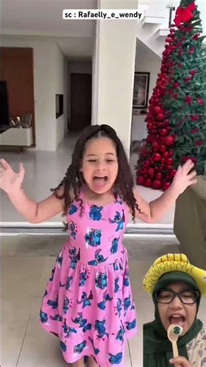 Let's rub mom's stomach first #short Rafaelly_e_wendy