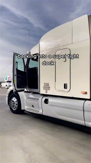 19K views · 228 reactions | Backing a semi truck into a tight loading dock: level pro   alexnino_ #trucking #truckinglife #truckdriver #truckingprofessional #semitruck | CDL Job Now | Facebook