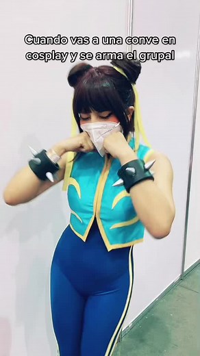 Chun Li Fortnite Cosplay at a Convention - Group Cosplay Fun