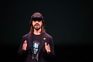 Microsoft Mixed Reality Platform Mesh Allows Users to Appear as Holograms