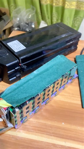 11K views · 299 reactions | #foryoupagereels #lithiumbattery #installation repair Replacement battery upgrade #powersupply #powerstation #Powerbox #accesorios #creative #inverter #powerboxsystems #emergencypower Li-Ion 3.7v #ParallelConnection #SeriesConnection power bank 12v 14.4v 3s 4s 3.7v 2s 7.4v 4Ah 13s 48v 11.5Ah កង់អគ្គិសនី បន្ថែមថ្ម | Bihong Solar | Facebook