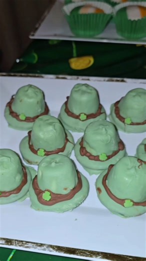 Leprechaun Hat Treats 🍀 Easy No-Bake St Patrick’s Day Snack!