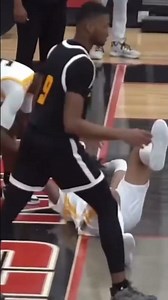 Mickey Williams dunks