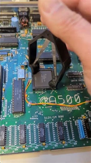 Como remover chips PLCC - How to remove PLCC ICs #eletronica #shorts #electronics