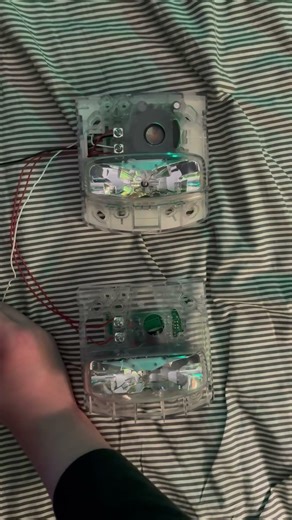 Two Simplex SmartSync strobes flashing together (in sync)