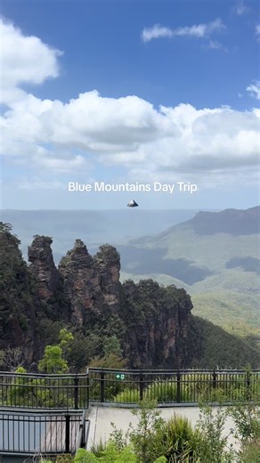 Day trip from Sydney to the Blue Mountains🗻🌳 @jodiesmithhhh #bluemountains #sydney #viewpoint #katoombafalls #waterfall 📍Echo Point - Orphan Rock Lookout - Katoomba Falls - Evans Lookout - Wentworth Falls