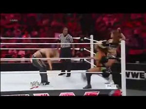 WWE DIVAS - Layla & Kaitlyn vs. Beth Phoenix & Eve Torres