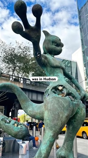 NYC Pop Up Pokemon Statue