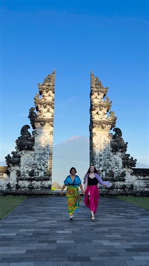 There’s NO WATER at the Gate of Heaven in Bali — it’s just an illusion created by locals using a mirror trick! This clever photography technique reflects the gate and sky, making it look like there’s a calm pool beneath you. Whether you use the mirror or not, you’ll still capture an amazing photo with the majestic Mount Agung in the background. Use my KLOOK code PINOYTRAVELKLOOK to enjoy discounts on hotels, tours, eSIMs, and airport transfers when traveling abroad! #Bali #GateofHeaven #Lempuyan