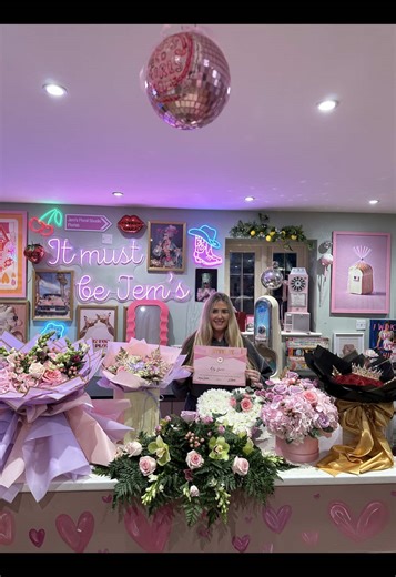 One to one Floristry training with Molly 💕🎀 #floristryschool #flowerschool #floristrytraining #floristsoftiktok #florist