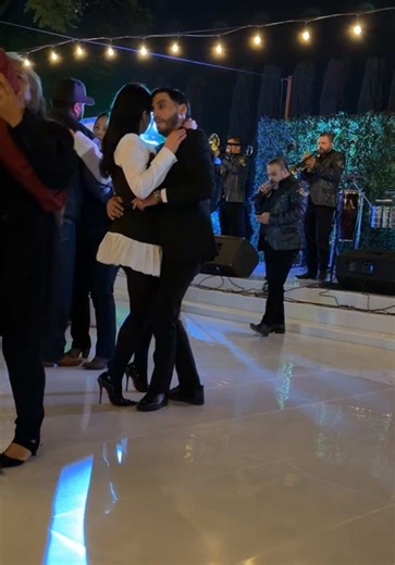 Bailando Banda in La Gitana: A Festive Dance Guide