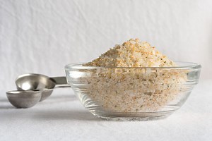 Is There A Real Difference Between Garlic Salt And Garlic Powder?