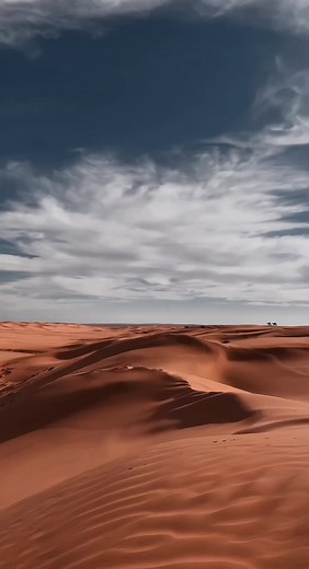 Stunning Desert Landscape with Rolling Sand Dunes