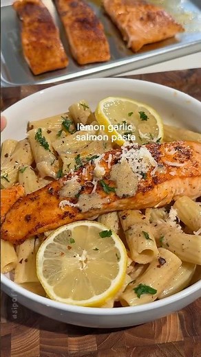 Lemon garlic salmon pasta