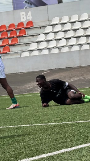 Quelle élégance le foot c’est de l’art 🇨🇮. @City Sport Côte d'Ivoire #detectionchallenge #DetectionPuma #abidjan #football #puma