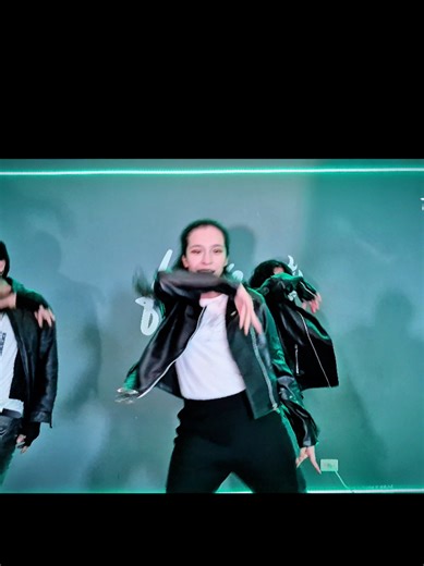 Gritooo de Emoción 😱 junto a nuestros alumnos del curso de Enhypen 🙂‍↔️🫣 Ven al lugar correcto que aquí Sacamos lo mejor tu potencial ❤️‍🔥 FEVER DANCE STUDIO #feverdancestudio #ENHYPEN #escuelakpoparequipa #escuelakpoparequipa #kpoparequipa