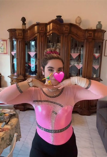 🤸‍♀️🩷 #tiktoklive #videoviral #italy #kate_m_023 #livehighlights #roma #neiperte #ginnasticaartistica #nevergiveup #sevuoipuoi