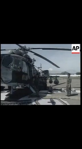 Contexto: 3 de Septiembre de 1996 El ejército nicaragüense exhibió su armamento de primera línea en un desfile militar en saludo a la celebración de su 17º aniversario. Este ejército ya no eran las fuerzas armadas revolucionarias del Ejército Popular Sandinista (E.P.S.) su nombre y parte de su estructura fue cambiado en 1994 con la administración de Violeta Barrios de Chamorro por medio de reformas políticas, y el ejército ya no se considera el trampolín del comunismo en américa central. Desde q