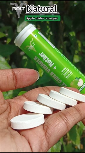 Ritu Ĥãłđęr || Skin care 💅||Beauty 💄||Fashion 🎀 on Instagram: "@boltnutrition_in @eleone.bolt Refresh your routine the healthy way 🍏 Zero sugar, pure wellness 💧 Unboxing #BoltNutrition #EleoneWellness #AppleCiderVinegar #ACVWithMother #GreenAppleFlavor#unboxing #NaturalWellness #HealthyLiving #DigestiveHealth #MetabolismBooster #ZeroSugar #DailyWellness #SipToFit #FizzYourWayToHealth #Garcinia #VitaminB6 #VitaminB12 #viral #trending"