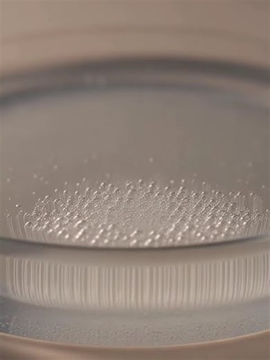 ASMR 透明な高粘度液体が弾ける泡の無限連鎖 Crystal Popping: Infinite Chain of Bubbles on High-Viscosity Liquid Surface