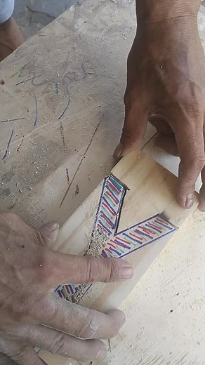 tips for cutting wooden letters using a reverse zigsaw machine #woodworking #carpenter #fblifestyle #creative #fyp | Sus Yanto