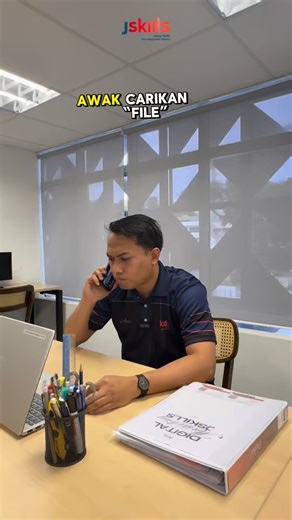 Ha, korang tahu tak macam mana nak cari “file” dan nak “save” file? 👀 Pelajar Lepasan SPM! 📣 Jom belajar & upgrade skills Microsoft Word, Excel & PowerPoint dengan RM99 sahaja setiap program 🙌🏼 Daftar sekarang sebelum penuh! 📎 https://docs.google.com/forms/d/e/1FAIpQLSdNTPS6kgJzhezMiQ5KEus_qkTExdzYptypBqLZHPfdFW_Rzw/viewform | Johor Skills Development Centre - Johor Skills