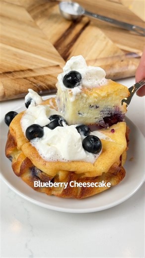 High Protein Blueberry White Chocolate Cheesecake 🫐🍰🤤 What you need: 1/2 cup sugar free white chocolate chips, melted 1/2 cup cottage cheese 1 large egg 1 tsp baking powder 3 tbsp blueberries Optional for texture: 1-2 tsp cornstarch How to make it: 1. Blend your melted white chocolate with everything except the blueberries. 2. Pour into a greased, parchment lined ramekin. 3. Stir in the blueberries and bake @ 350F for 35-40 mins. 4. Take it out, let chill and enjoy! Pro tip: Let your egg and 