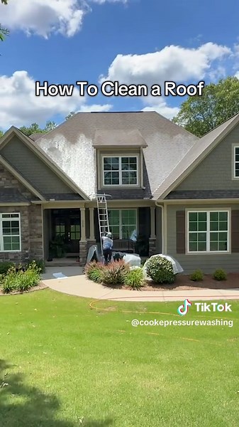 How to Soft Wash a Roof Effectively