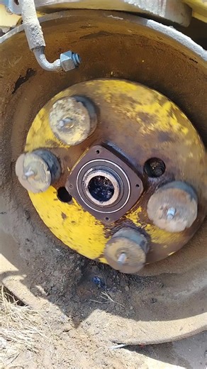 🛠️👍⚙️ Bomag roller bearing replacement #mechanic #work #today #mechanicarif