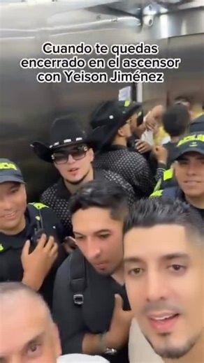 Centro Comercial Gran Comercio on Instagram: "Este video nos lleva a un momento vivido aquí mismo, en nuestro centro comercial, donde Yeison compartió con nuestros clientes y seguidores una experiencia inesperada: quedamos atrapados en un ascensor. Entre sustos, risas y fe, agradecimos a Dios porque todo quedó en una anécdota y pudimos salir bien. Nunca imaginamos que la vida nos recordaría tan pronto lo frágil que es. Hoy ese recuerdo cobra un significado distinto. Nos invita a valorar cada ins