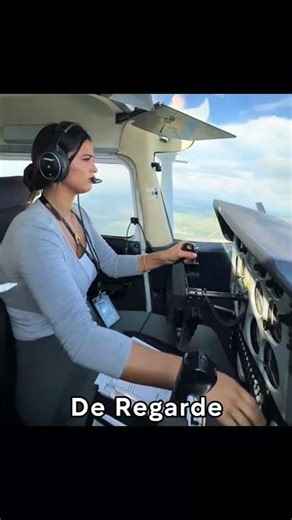 Pourquoi ce pilote vole avec les yeux couverts