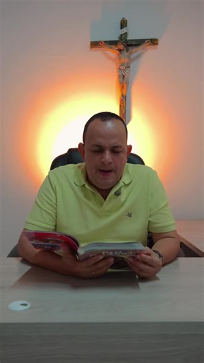 Voces de Urabá on Instagram: "Píldora de la Semana || Martes 23 de Diciembre Inicia tu semana con una pausa para el alma. Respira profundo, conecta con tus pensamientos y recuerda que cada día es un… Ver más"