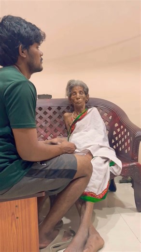 माँ जीवन का पहला गुरु🙏🏻#maa #maakaashirwad #pyar #unconditionallove #amma #seva #maakapyar #mother