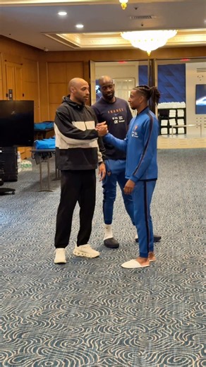 Thierry Henry de passage au camp de base des Bleus 🤩💙