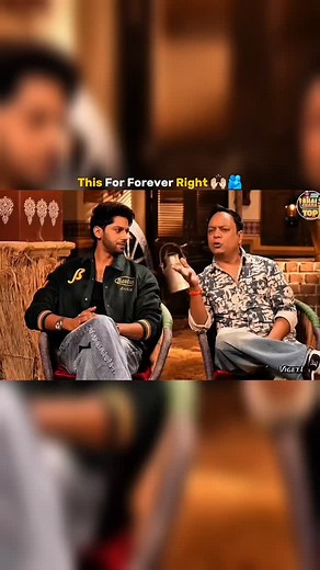 B O L L Y on Instagram: "日本利用压电瓷砖将人们的脚步转化为电能。 这些瓷砖能够捕捉你脚步产生的动能。 当你行走时,你的体重和动作会对瓷砖产生压力。 瓷砖会轻微弯曲,产生机械应力。 瓷砖内部的压电材料会将这种应力转化为电能。 每一步都会产生少量电荷,数百万步加在一起,就能产生足 够的电力来驱动 LED灯、数字显示屏和传感器。 在像涩谷车站这样人流密集的地方,每天大约240万步都在 为这个系统做贡献。 这些电力可以储存起来或立即使用,从而减少对传统能源的 依赖,并支持可持续的城市基础设施。 这种方法把日常的动作转化为实用的可再生能源。 #日本 #知识 #事实 #你知道吗 #推荐 #科技 #创新 #历史"