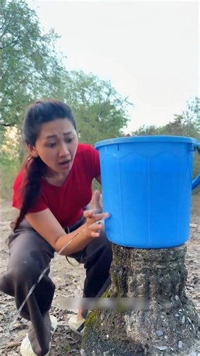 Bubble Gum Bucket Fix 🪣🍬 ~ Building Wooden Log Cabin in Forest | Survival House Step by Step 93