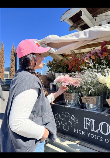 If your bachelorette crew is headed to Nashville, SAVE this. These 5 group activities are a guarantee for a fun time - and the NightCap Drink Cover is a must-have for Broadway nights. Grab yours here! 🥂💕 #nashvillebachelorette #thingstodoinnashville #nashvilleplacestoeat #nashvillegirlstrip #broadwaynashville