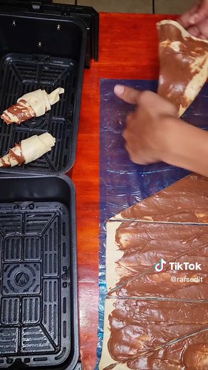 Easy Airfryer Croissants with Puff Pastry Recipe