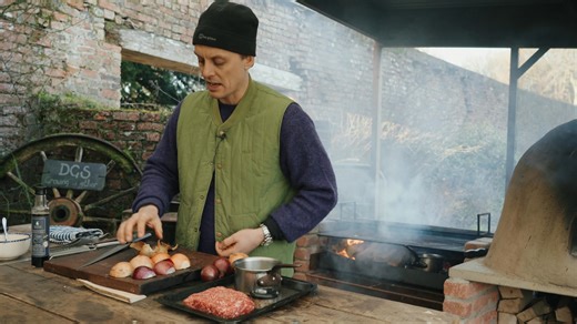 Cooking SIKA burgers on the barbie Game Eater - https://www.youtube.com/watch?v=CPOsHgoiPo0 LINKS https://www.instagram.com/thomas_straker/ https://www.tiktok.com/@Thomas_Straker https://www.youtube.com/@ThomasStraker Videographer : Patrick Tillard #hunting #Venison #sika #deer #thomasstraker #food #game | thomas_straker