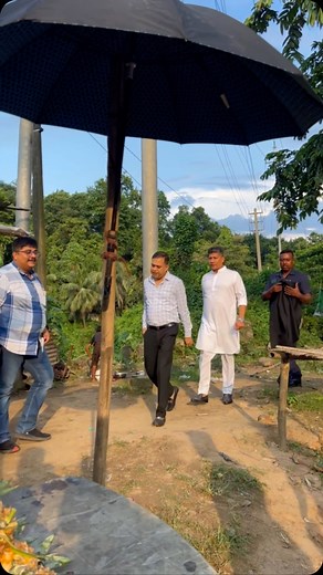 40K views · 36K reactions | গুৱাহাটীৰ ১৩ মাইলত সুস্বাদু আনাৰসৰ সোৱাদ লোৱাৰ লগতে থলুৱা বিক্রেতাৰ সৈতে মত বিনিময় কৰোঁ। | Pijush Hazarika | Facebook