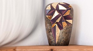 20 Unusual Urns For Ashes