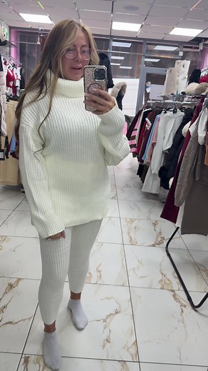 Cozy girl in a cold world #cozy #warm #fashion #stayinghome #fyp