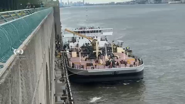 1 person dead, 2 others injured after explosion on sewage transport boat in Hudson River